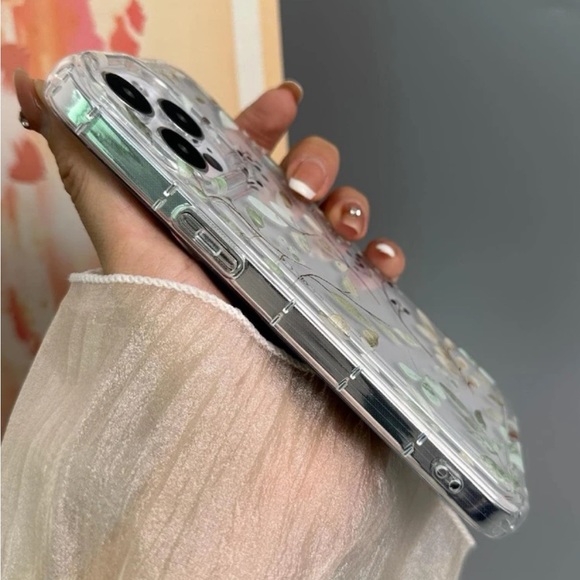 ⚠️Clearance iPhone 13/Pro/Pro Max Cute Leaves Phone Case - Picture 2 of 4